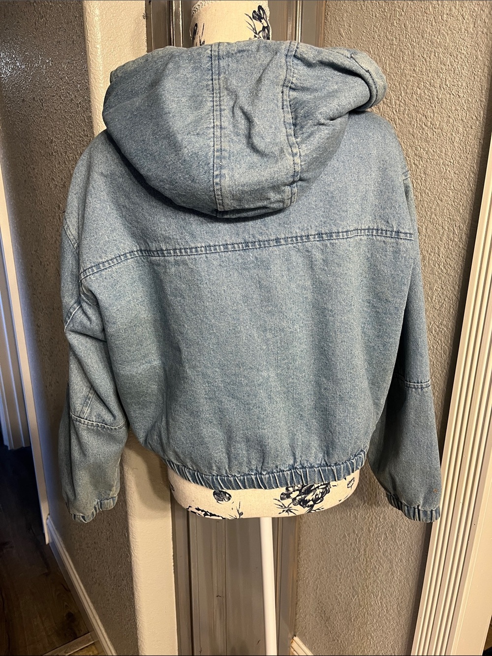Light Wash Denim Jacket with Cream Sherpa Hood - Picture 3 of 5